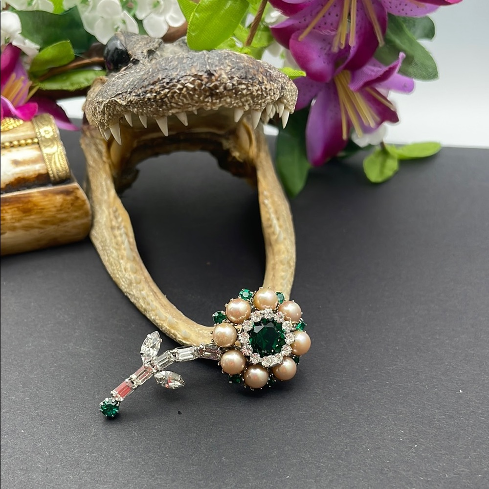 Hobé 1965 flower brooch vintage